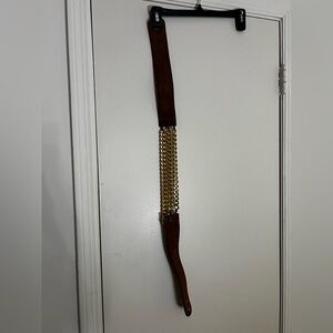 Brown and gold chain belt
34 1/2 inches
In good condition